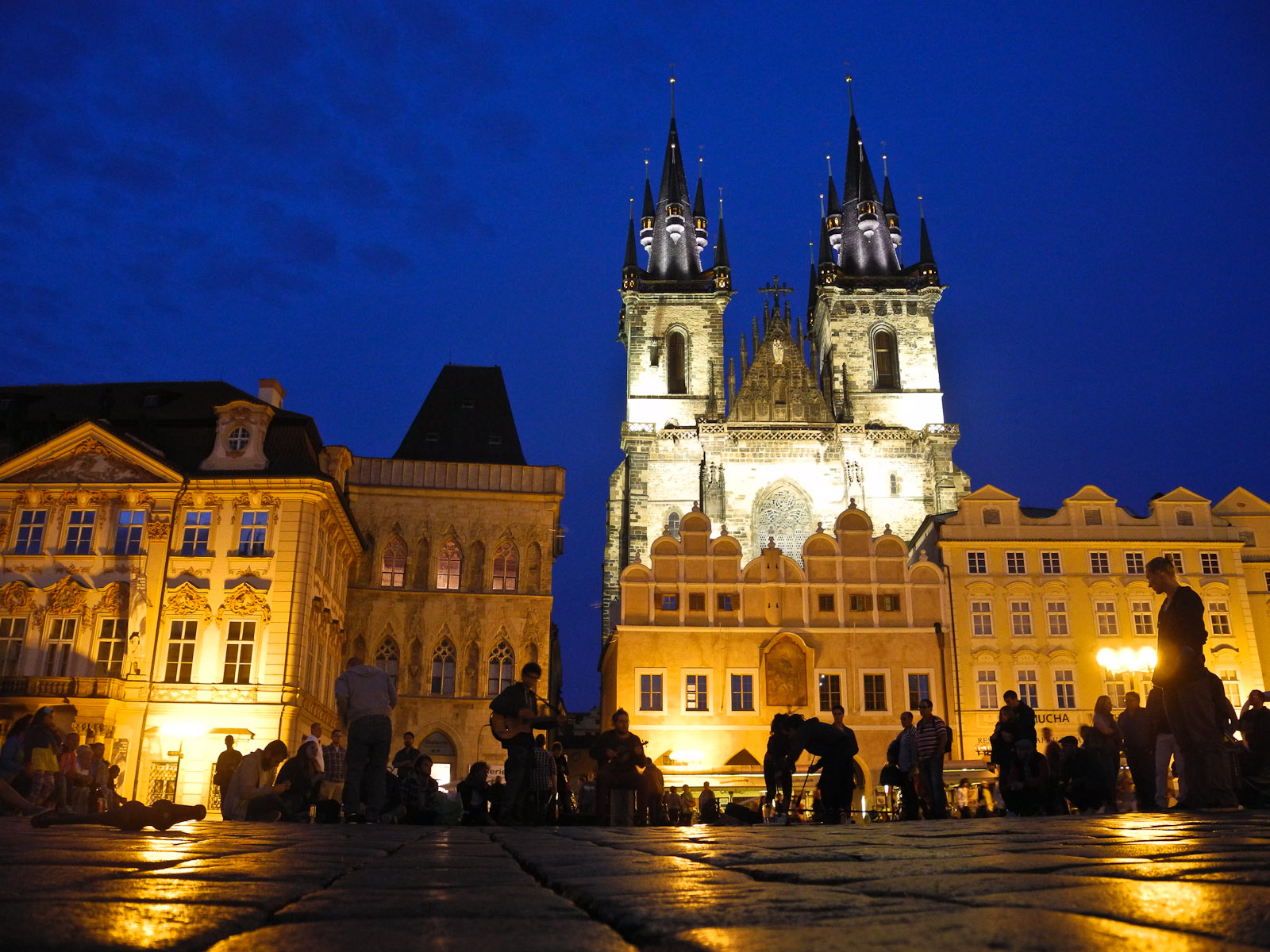 Buskers in Staroměstské náměstí, Prague.