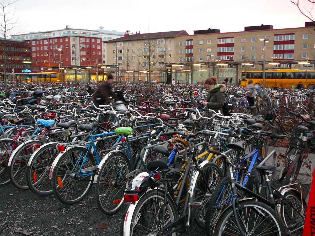 Gratuitous picture: looking for the right bicycle in Uppsala.